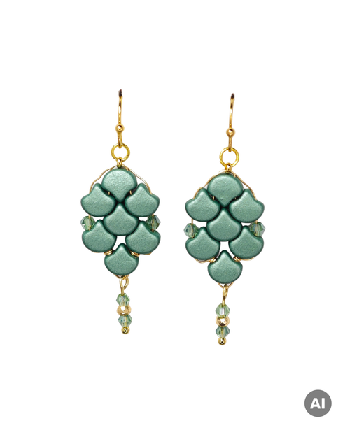 Ohrringe_Ginkolove_aus_Glasperlen_in_Gruen_metallic_mit_goldfarbenen_Ohrhaken_Bild_mit_KI_erstellt