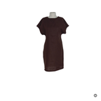 Wendekleid_Sahra_aus_Leinen_in_Dunkelbraun_mit_Rundhalsausschnitt_vorne_Bild_mit_KI_erstellt
