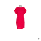 Wendekleid_Sahra_aus_Leinen_in_Rot_mit_Rundhalsausschnitt_vorne_Bild_mit_KI_erstellt